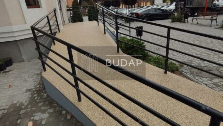 Структура текста: Каменный ковер в оттенках бежевого и коричневого Title: Каменный ковер Budap: элегантное покрытие в оттенках бежевого и коричневого / Камяний килим Budap