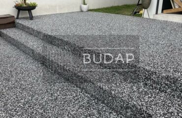 Элегантный серый каменный ковер Budap: идеальное покрытие для вашей террасы / Камяний килим Budap